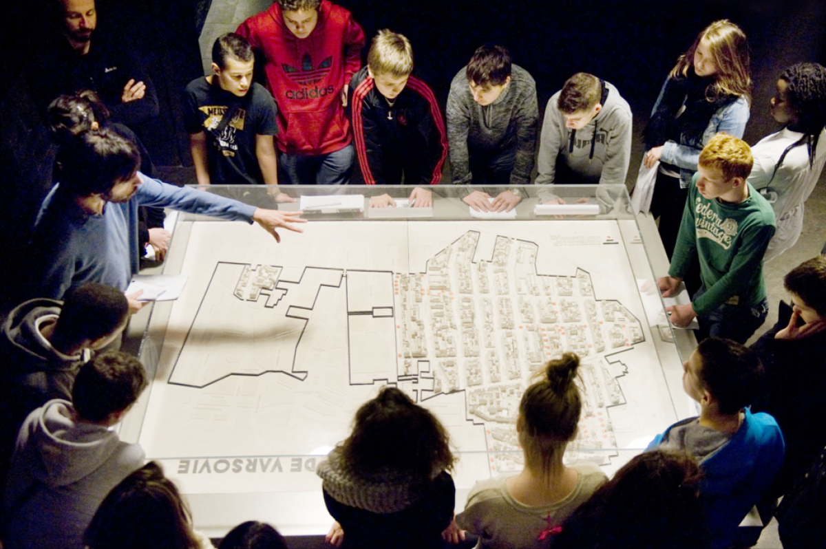 Visite collège Mémorial de la Shoah par trois classes de troisième Des Andelys (76)