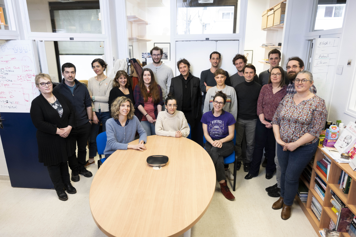 Photographie de groupe de l'équipe du Professeur Thomas Bourgeron