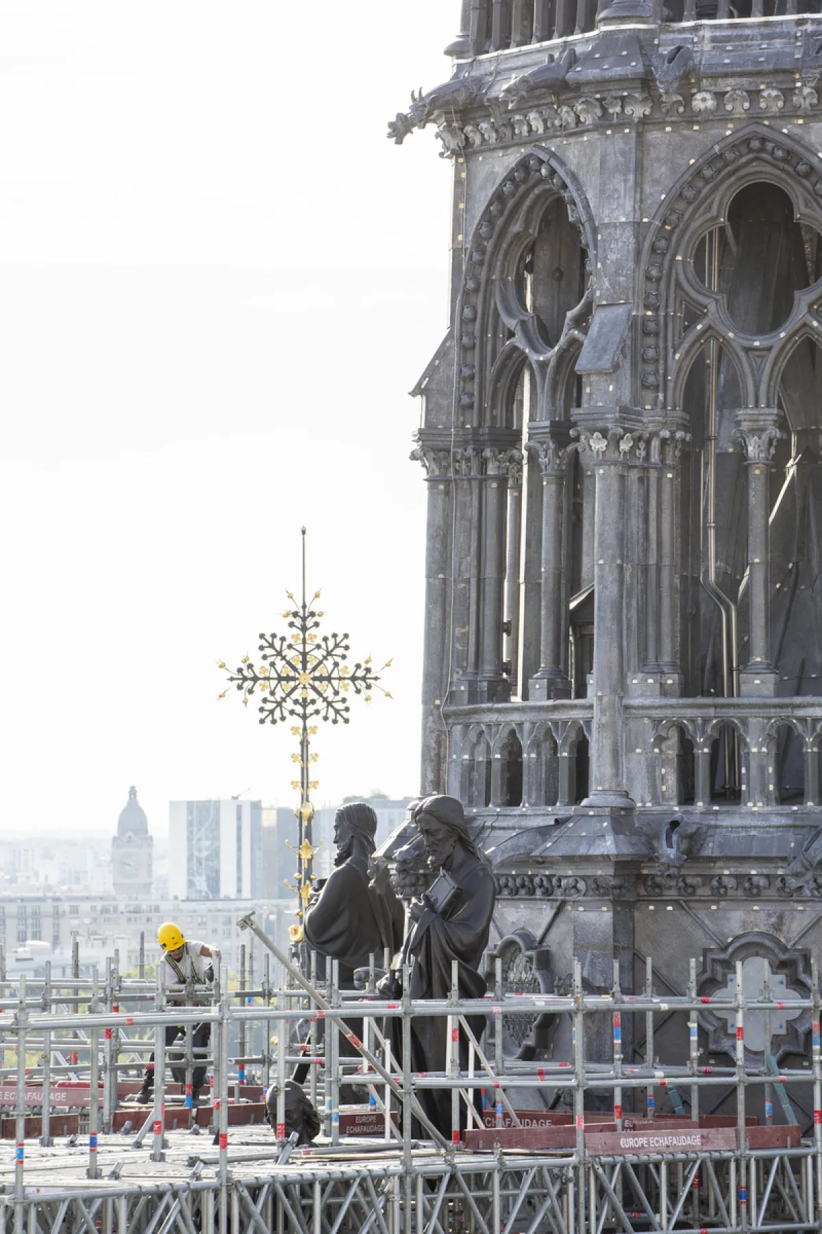 Chantier de restauration de la cathédrale Notre-Dame de Paris (mai - novembre 2025).