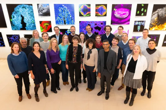 Emmanuelle Charpentier aux côtés des différentes promotions de lauréats Impuslcience.